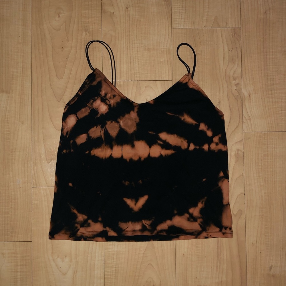 ACID WASH TANK TOP WITH ELASTIC SPAGHETTI STRAPS cropped length